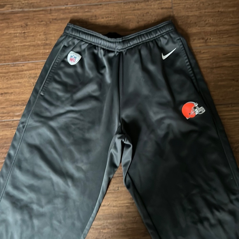 Large browns training sweatpants. Good condition